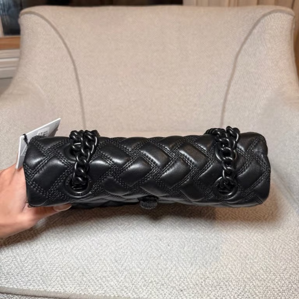 Chic Black Quilted Shoulder Bag - Picture 6 of 6